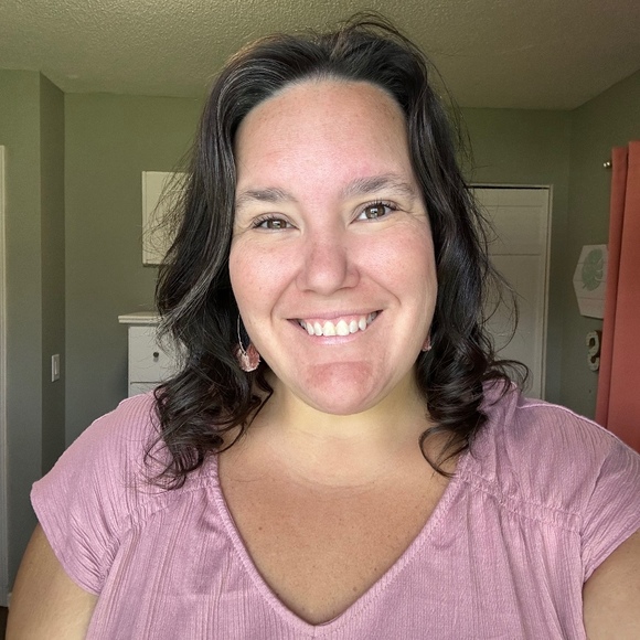 Meet your Posher, Alyssa - Picture 1 of 1